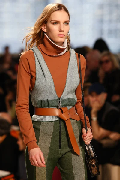 Look 25